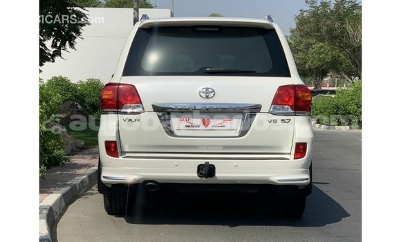Buy Import Toyota Land Cruiser White Car in Import - Dubai in Barbados Buy Import Toyota Land Cruiser White Car in Import - Dubai in Barbados