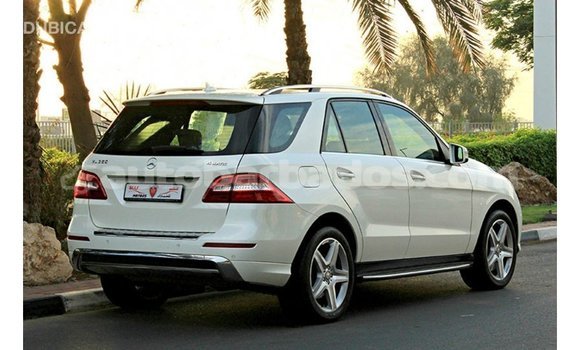 Buy Import Mercedes-Benz 190 (W201) White Car in Import - Dubai in Barbados Buy Import Mercedes-Benz 190 (W201) White Car in Import - Dubai in Barbados