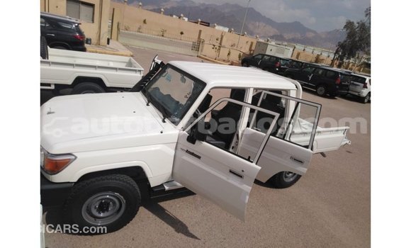 Buy Import Toyota Land Cruiser White Car in Import - Dubai in Barbados Buy Import Toyota Land Cruiser White Car in Import - Dubai in Barbados