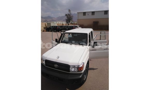 Buy Import Toyota Land Cruiser White Car in Import - Dubai in Barbados Buy Import Toyota Land Cruiser White Car in Import - Dubai in Barbados