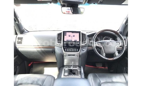 Buy Import Toyota Land Cruiser White Car in Import - Dubai in Barbados Buy Import Toyota Land Cruiser White Car in Import - Dubai in Barbados