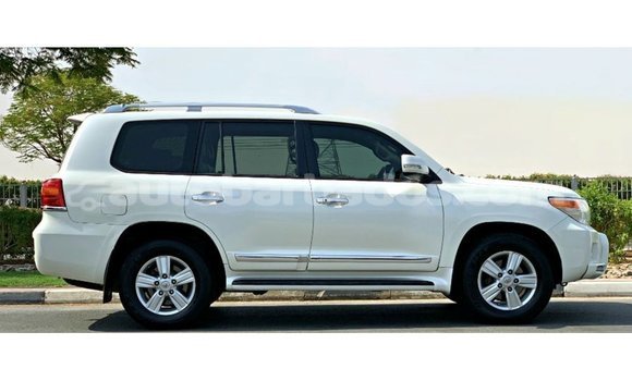Buy Import Toyota Land Cruiser White Car in Import - Dubai in Barbados Buy Import Toyota Land Cruiser White Car in Import - Dubai in Barbados
