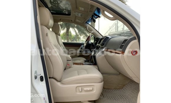 Buy Import Toyota Land Cruiser White Car in Import - Dubai in Barbados Buy Import Toyota Land Cruiser White Car in Import - Dubai in Barbados