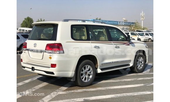 Buy Import Toyota Land Cruiser White Car in Import - Dubai in Barbados Buy Import Toyota Land Cruiser White Car in Import - Dubai in Barbados