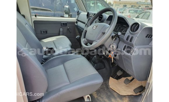 Buy Import Toyota Land Cruiser White Car in Import - Dubai in Barbados Buy Import Toyota Land Cruiser White Car in Import - Dubai in Barbados