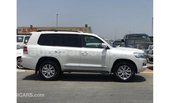 Buy Import Toyota Land Cruiser White Car in Import - Dubai in Barbados Buy Import Toyota Land Cruiser White Car in Import - Dubai in Barbados