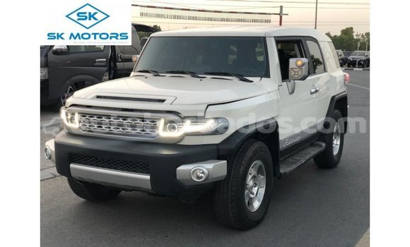 Buy Import Toyota FJ Cruiser White Car in Import - Dubai in Barbados Buy Import Toyota FJ Cruiser White Car in Import - Dubai in Barbados