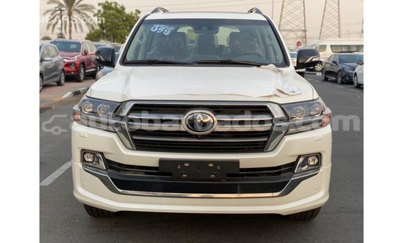 Buy Import Toyota DA White Truck in Import - Dubai in Barbados Buy Import Toyota DA White Truck in Import - Dubai in Barbados