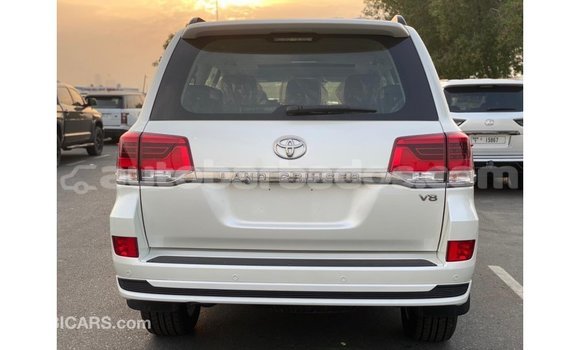 Buy Import Toyota DA White Truck in Import - Dubai in Barbados Buy Import Toyota DA White Truck in Import - Dubai in Barbados