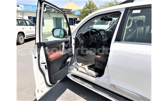 Buy Import Toyota Land Cruiser White Car in Import - Dubai in Barbados Buy Import Toyota Land Cruiser White Car in Import - Dubai in Barbados