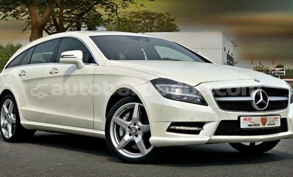 Buy Import Mercedes-Benz 190 (W201) White Car in Import - Dubai in Barbados Buy Import Mercedes-Benz 190 (W201) White Car in Import - Dubai in Barbados