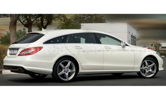 Buy Import Mercedes-Benz 190 (W201) White Car in Import - Dubai in Barbados Buy Import Mercedes-Benz 190 (W201) White Car in Import - Dubai in Barbados