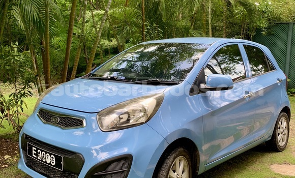 Buy Used Kia Picanto Blue Car in Speightstown in Barbados