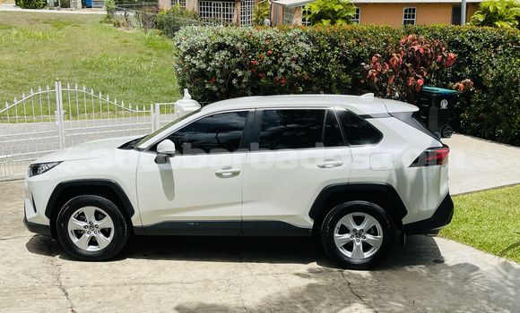 Buy Used Toyota RAV4 White Car in Holetown in Barbados Buy Used Toyota RAV4 White Car in Holetown in Barbados