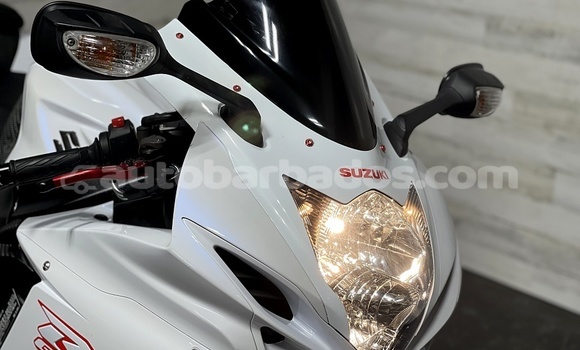 Buy Used Suzuki GSX–R White Bike in Greenland in Barbados Buy Used Suzuki GSX–R White Bike in Greenland in Barbados