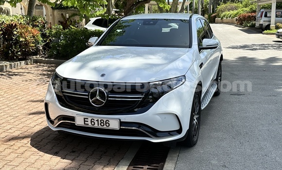 Buy Used Mercedes-Benz GLC White Car in Speightstown in Barbados Buy Used Mercedes-Benz GLC White Car in Speightstown in Barbados