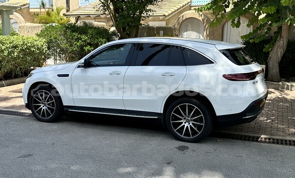 Buy Used Mercedes-Benz GLC White Car in Speightstown in Barbados Buy Used Mercedes-Benz GLC White Car in Speightstown in Barbados