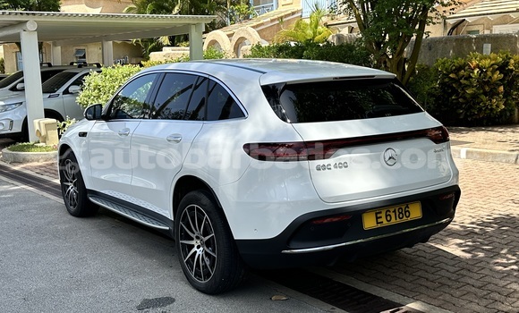 Buy Used Mercedes-Benz GLC White Car in Speightstown in Barbados Buy Used Mercedes-Benz GLC White Car in Speightstown in Barbados