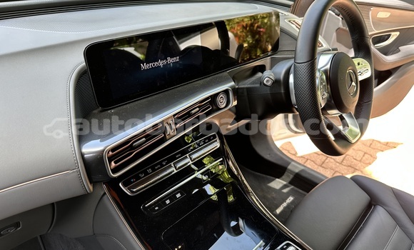 Buy Used Mercedes-Benz GLC White Car in Speightstown in Barbados Buy Used Mercedes-Benz GLC White Car in Speightstown in Barbados
