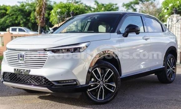 Buy Used Honda Vezel White Car in Bridgetown in Barbados