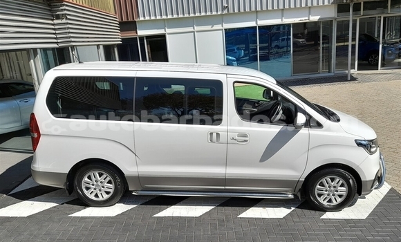Buy Used Hyundai H200 White Car in Bridgetown in Barbados Buy Used Hyundai H200 White Car in Bridgetown in Barbados