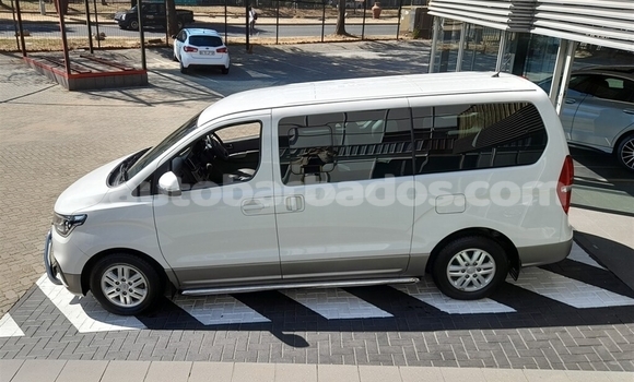 Buy Used Hyundai H200 White Car in Bridgetown in Barbados Buy Used Hyundai H200 White Car in Bridgetown in Barbados