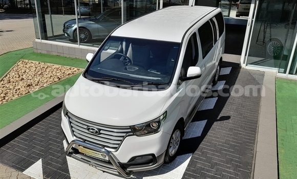 Buy Used Hyundai H200 White Car in Bridgetown in Barbados Buy Used Hyundai H200 White Car in Bridgetown in Barbados