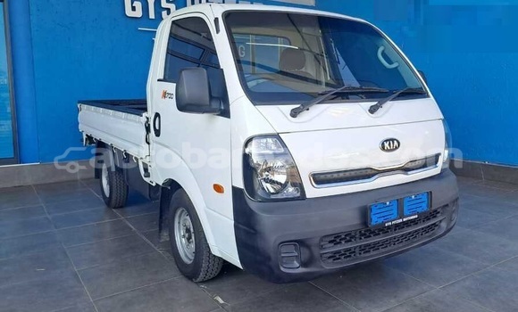 Buy Used Kia K7 White Car in Bridgetown in Barbados