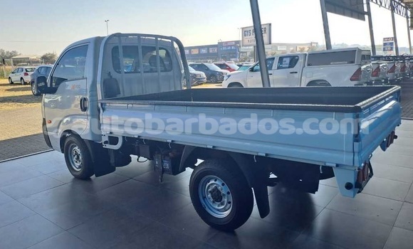 Buy Used Kia K7 White Car in Bridgetown in Barbados Buy Used Kia K7 White Car in Bridgetown in Barbados