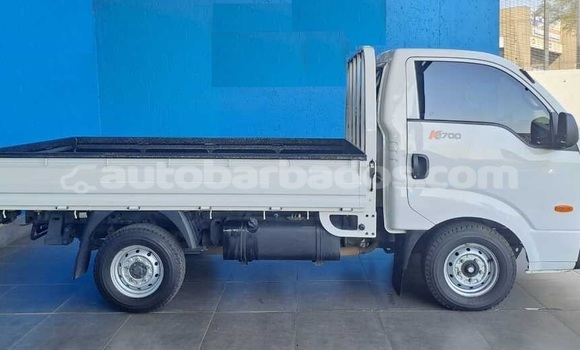 Buy Used Kia K7 White Car in Bridgetown in Barbados Buy Used Kia K7 White Car in Bridgetown in Barbados