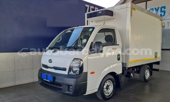 Buy Used Kia K7 White Car in Bridgetown in Barbados