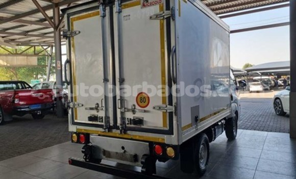 Buy Used Kia K7 White Car in Bridgetown in Barbados Buy Used Kia K7 White Car in Bridgetown in Barbados