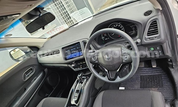 Buy Used Honda Vezel White Car in Hillaby in Barbados Buy Used Honda Vezel White Car in Hillaby in Barbados