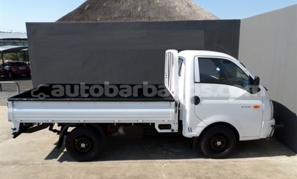Buy Used Hyundai H200 White Car in Bridgetown in Barbados Buy Used Hyundai H200 White Car in Bridgetown in Barbados
