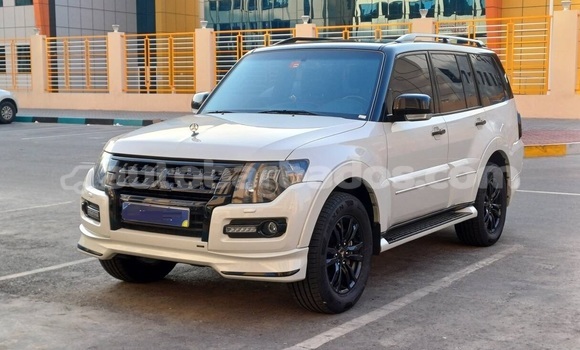 Buy Used Mitsubishi Pajero White Car in Bridgetown in Barbados Buy Used Mitsubishi Pajero White Car in Bridgetown in Barbados