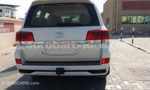 Buy Import Toyota Land Cruiser White Car in Import - Dubai in Barbados Buy Import Toyota Land Cruiser White Car in Import - Dubai in Barbados
