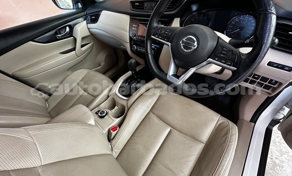 Buy Used Nissan X–Trail White Car in Bridgetown in Barbados Buy Used Nissan X–Trail White Car in Bridgetown in Barbados