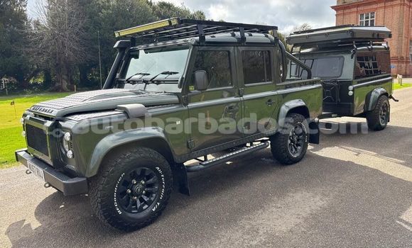 Buy Used Land Rover Defender Green Car in Speightstown in Barbados Buy Used Land Rover Defender Green Car in Speightstown in Barbados