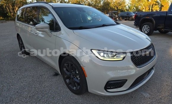 Buy Used Chrysler Pacifica White Car in Speightstown in Barbados Buy Used Chrysler Pacifica White Car in Speightstown in Barbados