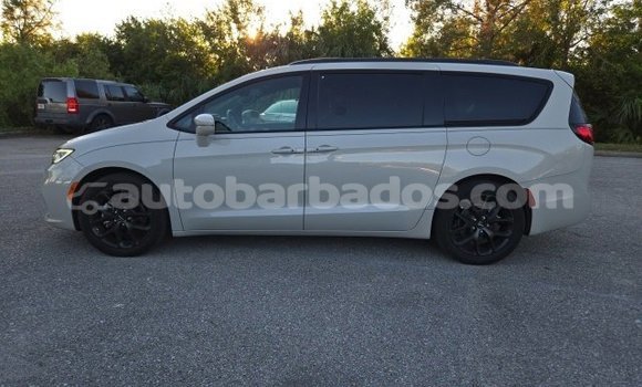 Buy Used Chrysler Pacifica White Car in Speightstown in Barbados Buy Used Chrysler Pacifica White Car in Speightstown in Barbados