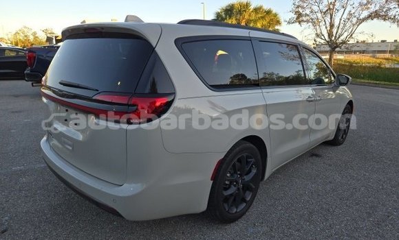 Buy Used Chrysler Pacifica White Car in Speightstown in Barbados Buy Used Chrysler Pacifica White Car in Speightstown in Barbados