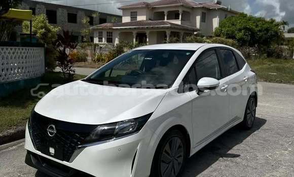 Buy Used Nissan Note White Car in Import - Dubai in Barbados