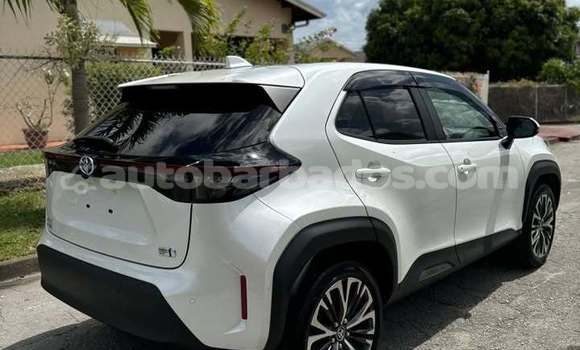 Buy Used Toyota Yaris White Car in Bridgetown in Barbados Buy Used Toyota Yaris White Car in Bridgetown in Barbados