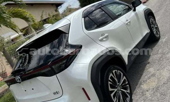 Buy Used Toyota Yaris White Car in Bridgetown in Barbados Buy Used Toyota Yaris White Car in Bridgetown in Barbados