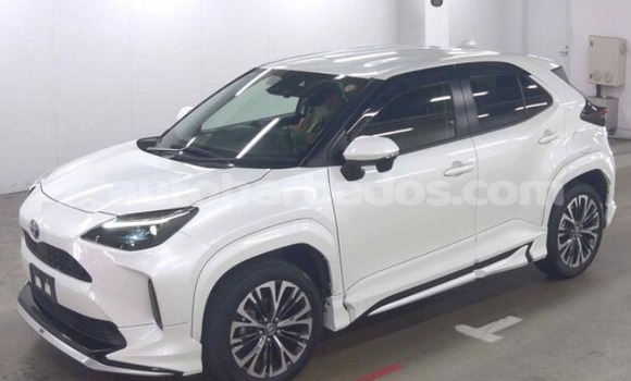 Buy Used Toyota Yaris White Car in Bridgetown in Barbados Buy Used Toyota Yaris White Car in Bridgetown in Barbados