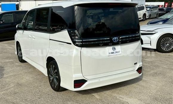 Buy Used Toyota Voxy White Car in Bridgetown in Barbados Buy Used Toyota Voxy White Car in Bridgetown in Barbados