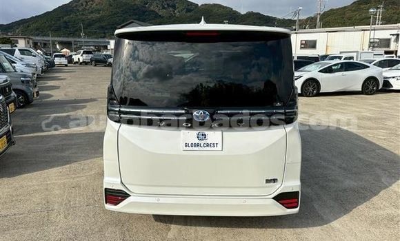 Buy Used Toyota Voxy White Car in Bridgetown in Barbados Buy Used Toyota Voxy White Car in Bridgetown in Barbados