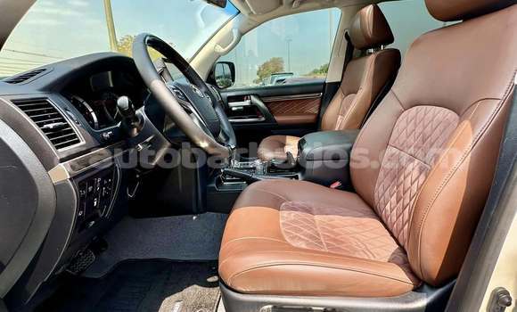 Buy Used Toyota Land Cruiser White Car in Holetown in Barbados Buy Used Toyota Land Cruiser White Car in Holetown in Barbados