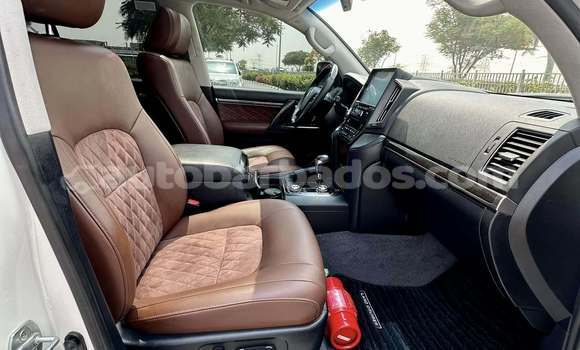 Buy Used Toyota Land Cruiser White Car in Holetown in Barbados Buy Used Toyota Land Cruiser White Car in Holetown in Barbados