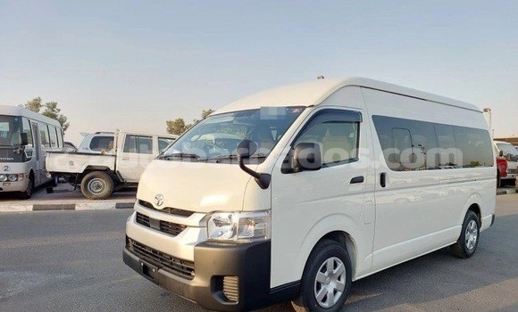 Buy Used Toyota Hiace White Car in Bridgetown in Barbados